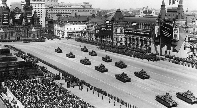 ВЫСТАВКА «ПАРАД ПОБЕДИТЕЛЕЙ»